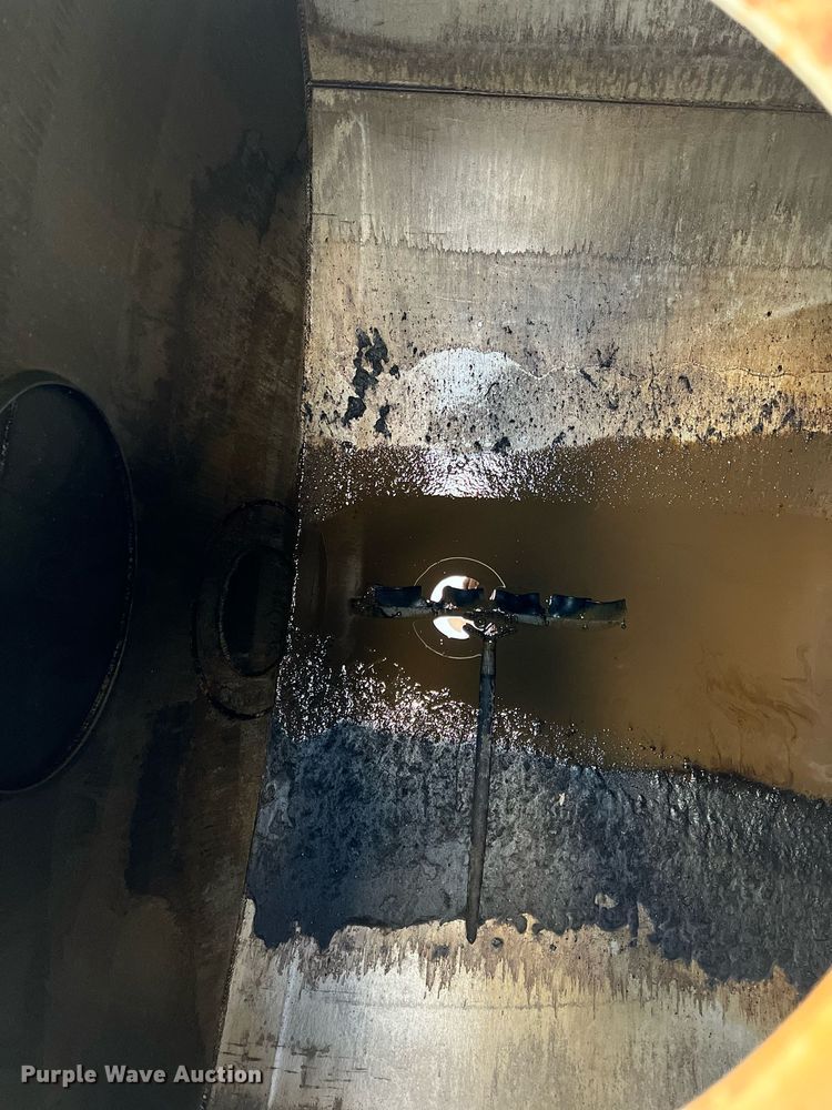 image for item NI9129 1997 Kenworth T2000  fuel truck