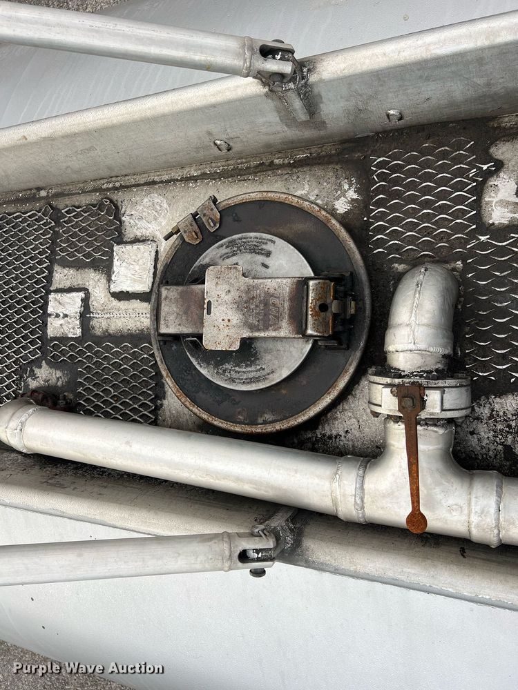 image for item NI9129 1997 Kenworth T2000  fuel truck