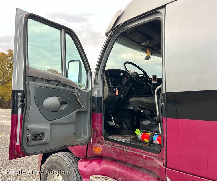 image for item NI9129 1997 Kenworth T2000  fuel truck