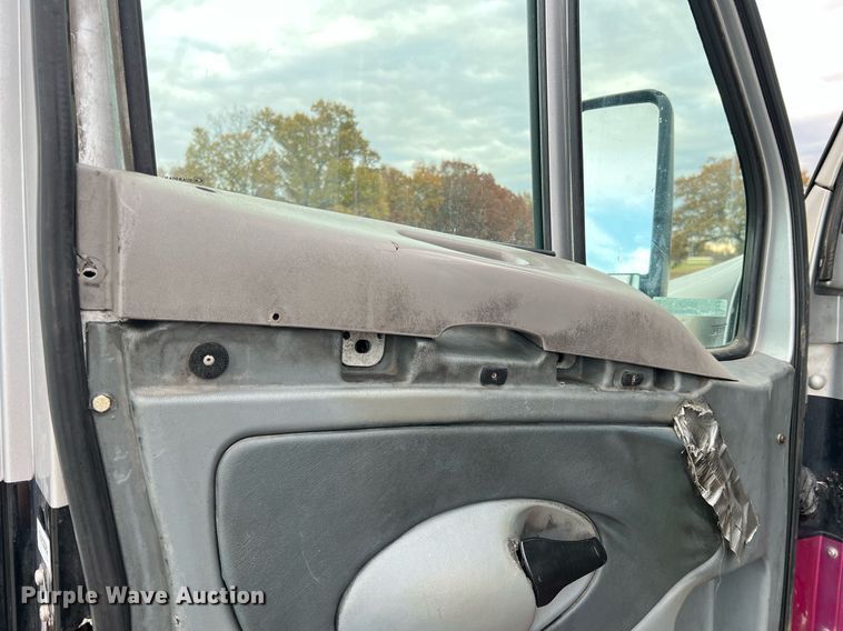 image for item NI9129 1997 Kenworth T2000  fuel truck