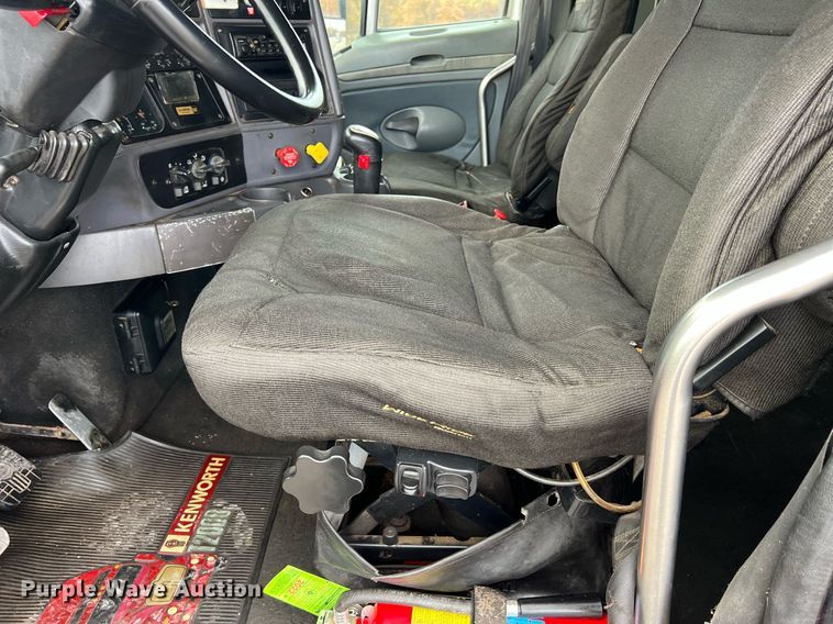 image for item NI9129 1997 Kenworth T2000  fuel truck