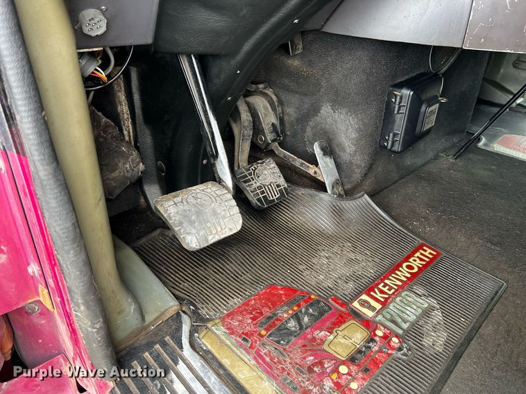 image for item NI9129 1997 Kenworth T2000  fuel truck