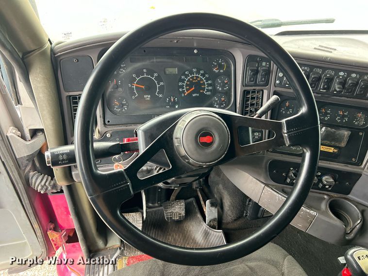 image for item NI9129 1997 Kenworth T2000  fuel truck