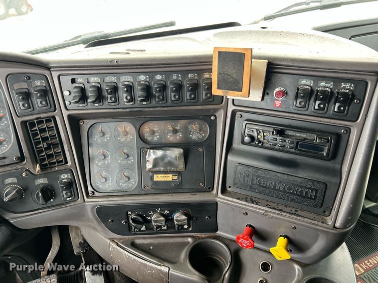 image for item NI9129 1997 Kenworth T2000  fuel truck