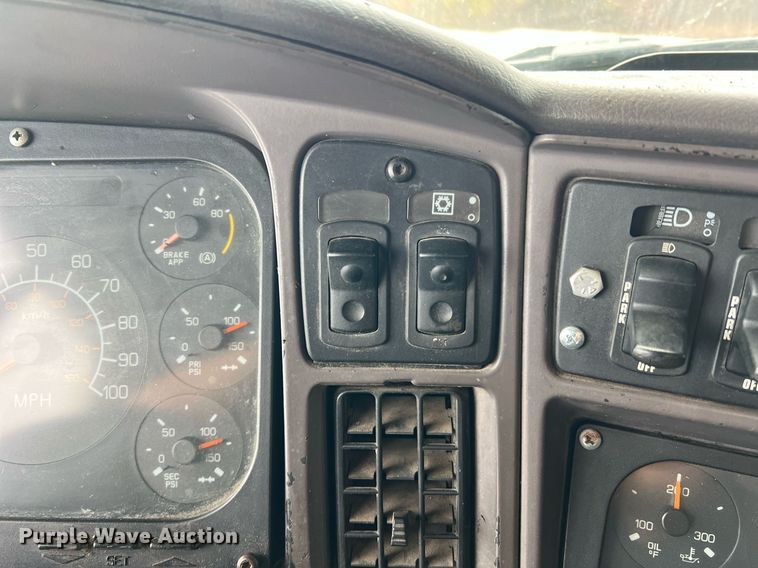 image for item NI9129 1997 Kenworth T2000  fuel truck