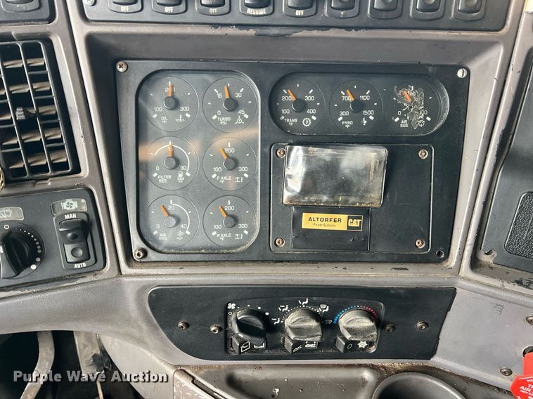 image for item NI9129 1997 Kenworth T2000  fuel truck