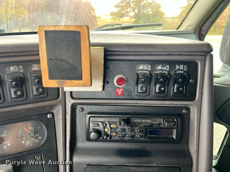 image for item NI9129 1997 Kenworth T2000  fuel truck