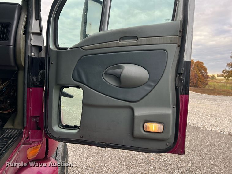 image for item NI9129 1997 Kenworth T2000  fuel truck