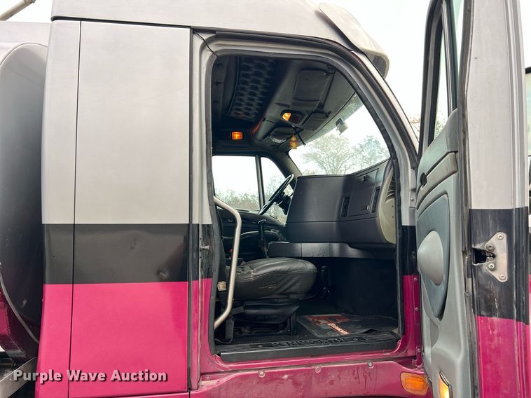 image for item NI9129 1997 Kenworth T2000  fuel truck