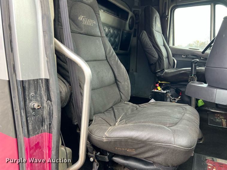 image for item NI9129 1997 Kenworth T2000  fuel truck