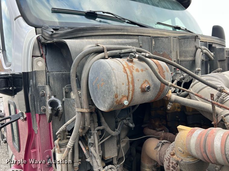 image for item NI9129 1997 Kenworth T2000  fuel truck