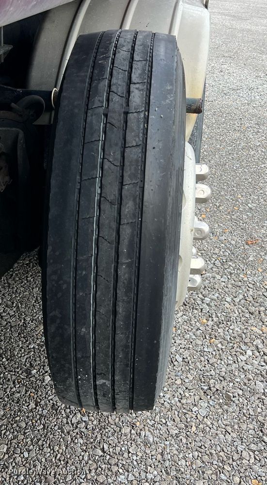 image for item NI9129 1997 Kenworth T2000  fuel truck