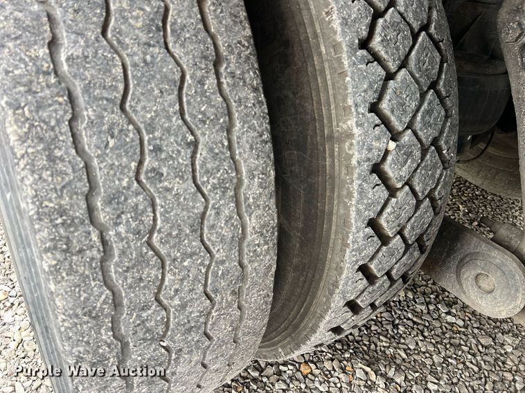 image for item NI9129 1997 Kenworth T2000  fuel truck