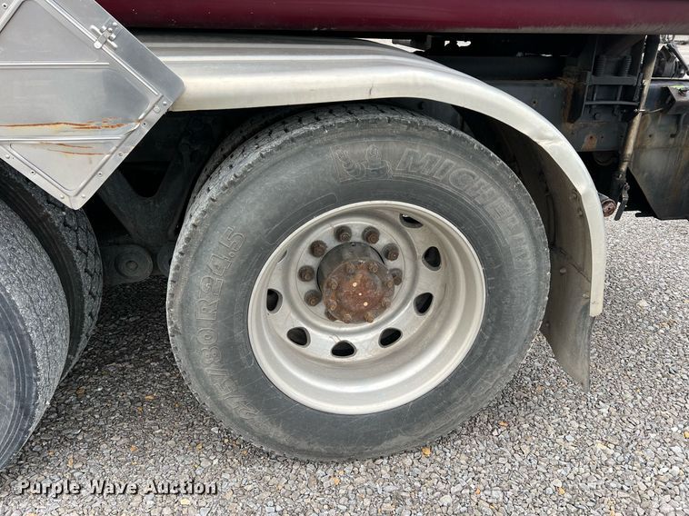 image for item NI9129 1997 Kenworth T2000  fuel truck