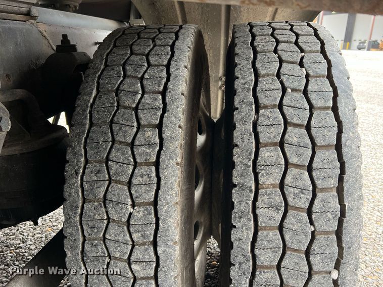 image for item NI9129 1997 Kenworth T2000  fuel truck