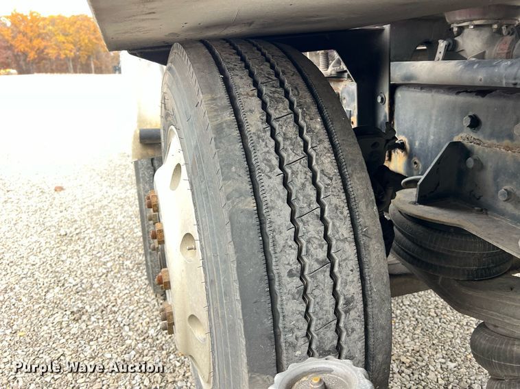 image for item NI9129 1997 Kenworth T2000  fuel truck