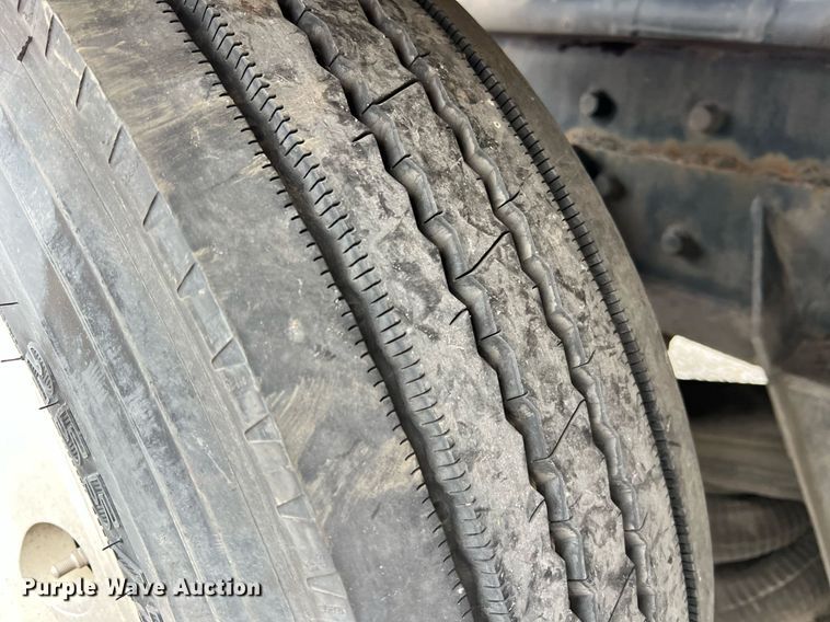 image for item NI9129 1997 Kenworth T2000  fuel truck