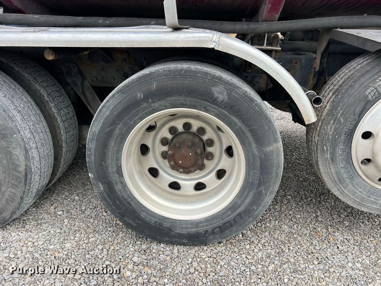 image for item NI9129 1997 Kenworth T2000  fuel truck