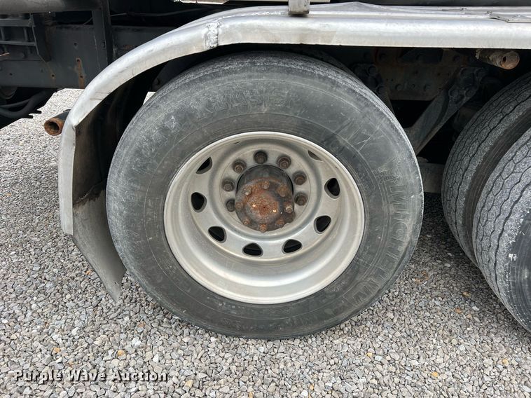 image for item NI9129 1997 Kenworth T2000  fuel truck