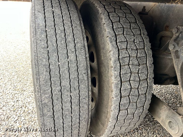 image for item NI9129 1997 Kenworth T2000  fuel truck