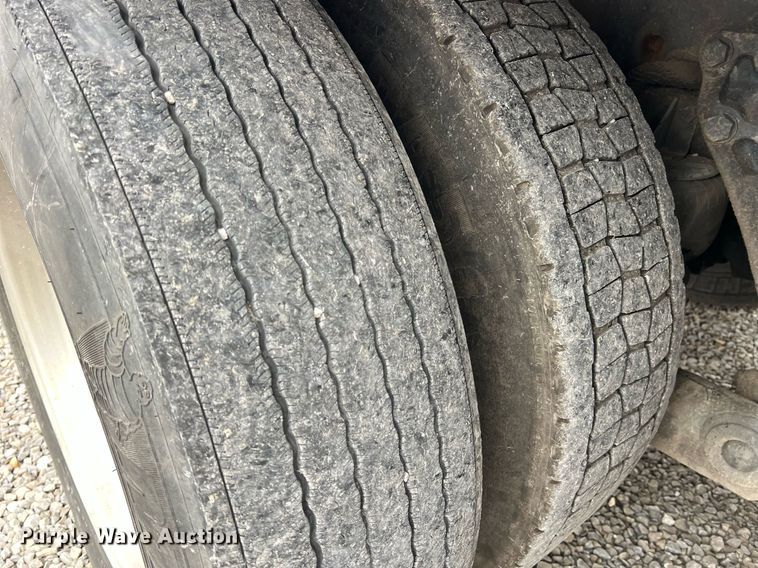 image for item NI9129 1997 Kenworth T2000  fuel truck