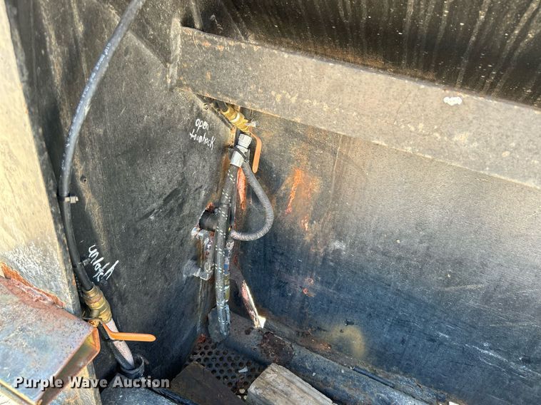 image for item NL9675 1991 Talbert TDW-30-HRG-T1  lowboy equipment trailer