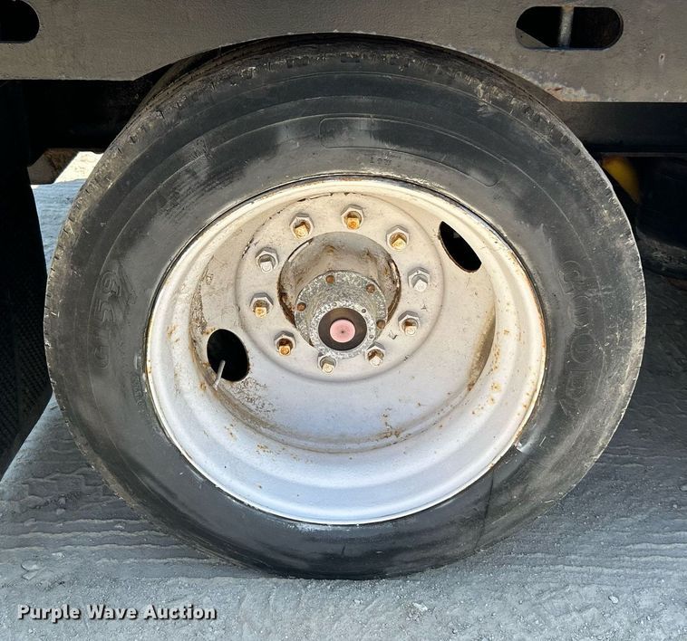 image for item NL9675 1991 Talbert TDW-30-HRG-T1  lowboy equipment trailer