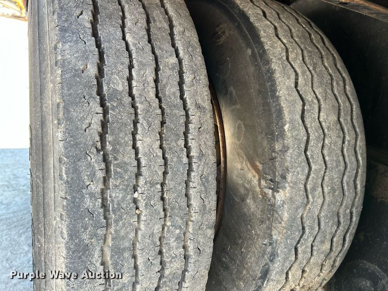 image for item NL9675 1991 Talbert TDW-30-HRG-T1  lowboy equipment trailer