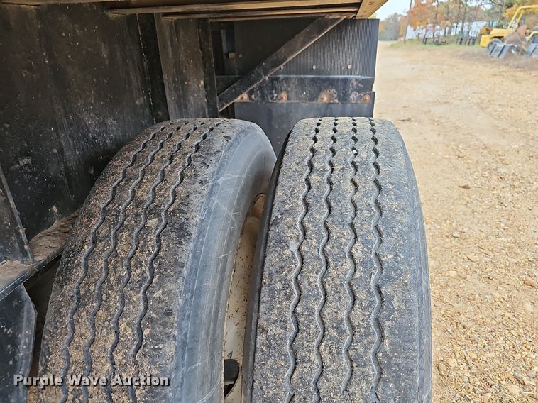 image for item NP9054 1995 Wabash  flatbed trailer