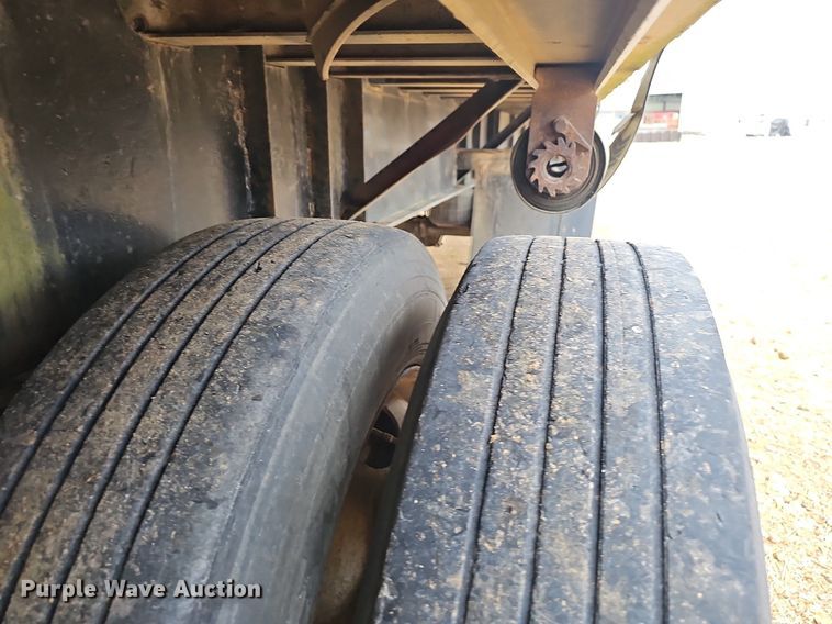 image for item NP9054 1995 Wabash  flatbed trailer