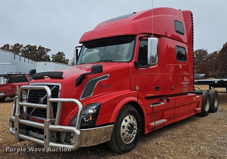 image for item NP9055 2011 Volvo VNL780  semi truck