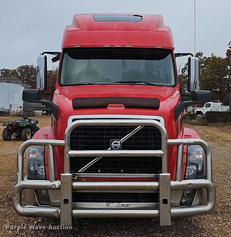 image for item NP9055 2011 Volvo VNL780  semi truck