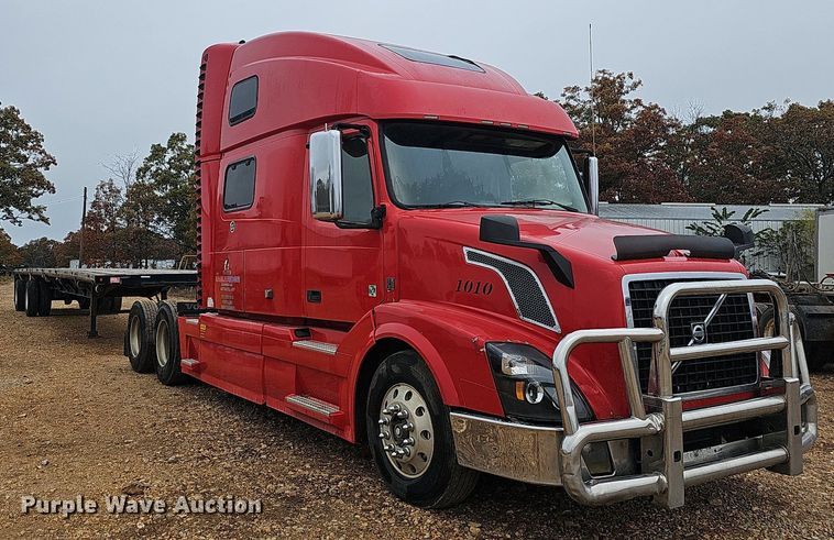 image for item NP9055 2011 Volvo VNL780  semi truck