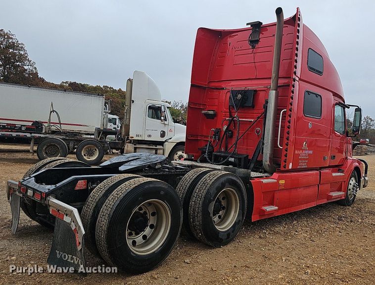 image for item NP9055 2011 Volvo VNL780  semi truck