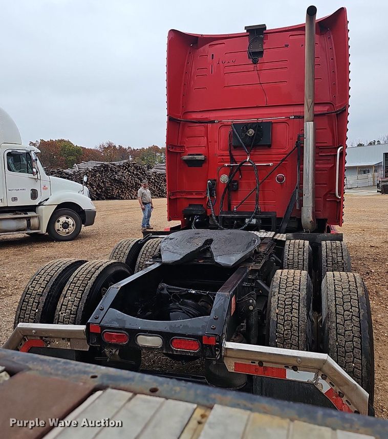 image for item NP9055 2011 Volvo VNL780  semi truck