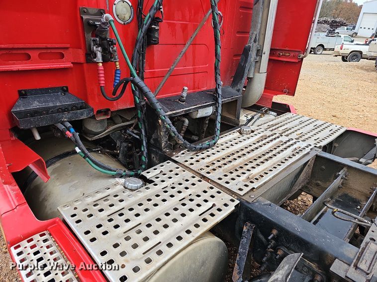 image for item NP9055 2011 Volvo VNL780  semi truck