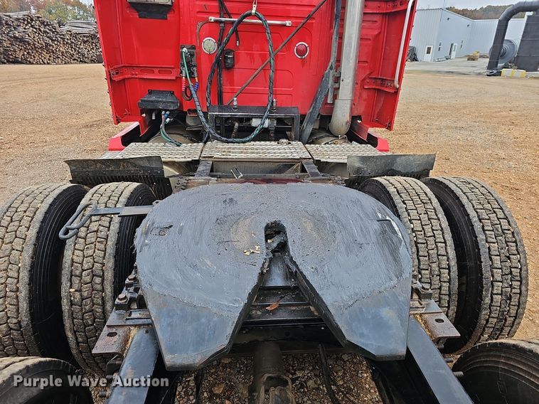 image for item NP9055 2011 Volvo VNL780  semi truck