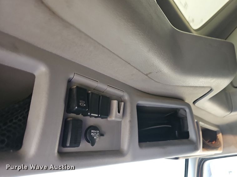 image for item NP9055 2011 Volvo VNL780  semi truck