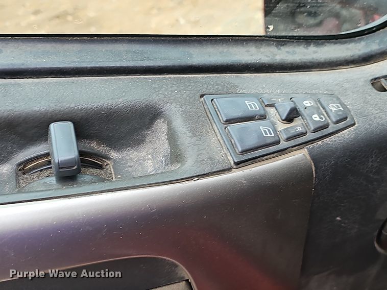 image for item NP9055 2011 Volvo VNL780  semi truck