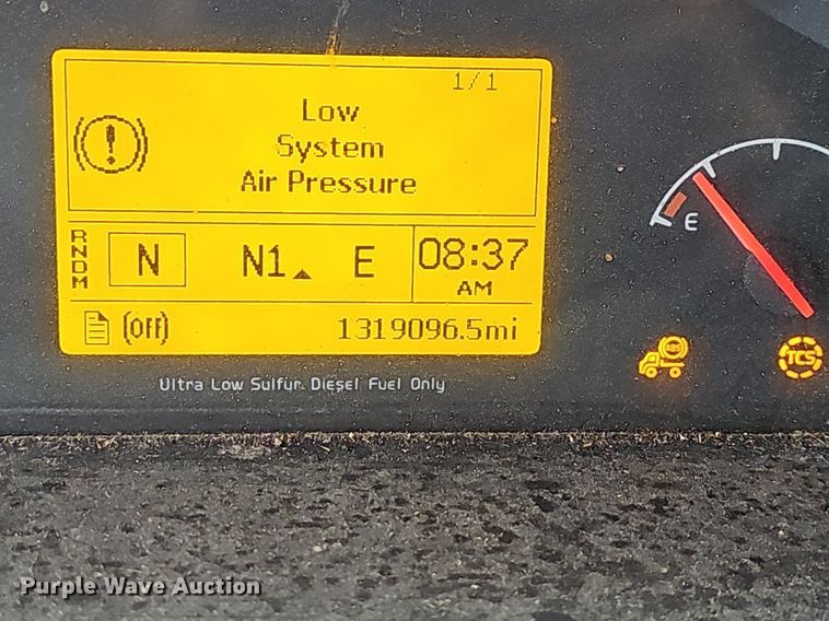 image for item NP9055 2011 Volvo VNL780  semi truck