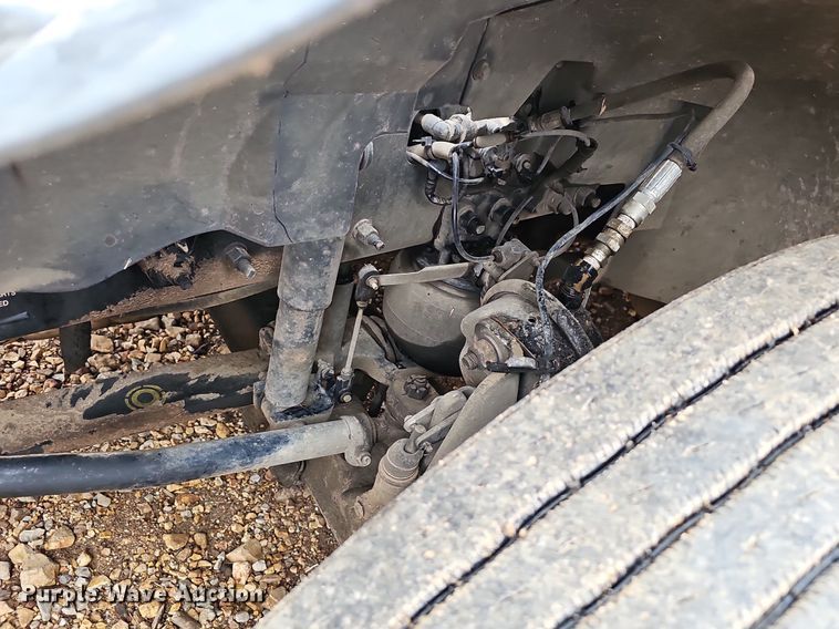 image for item NP9055 2011 Volvo VNL780  semi truck