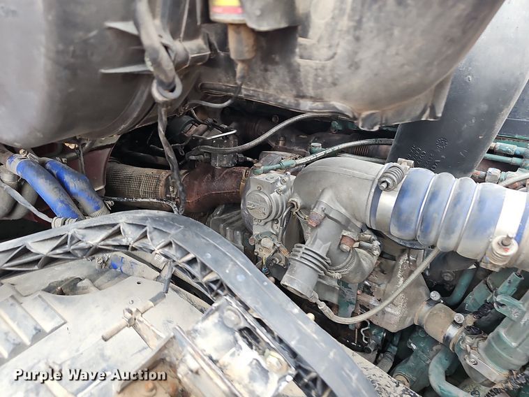 image for item NP9055 2011 Volvo VNL780  semi truck