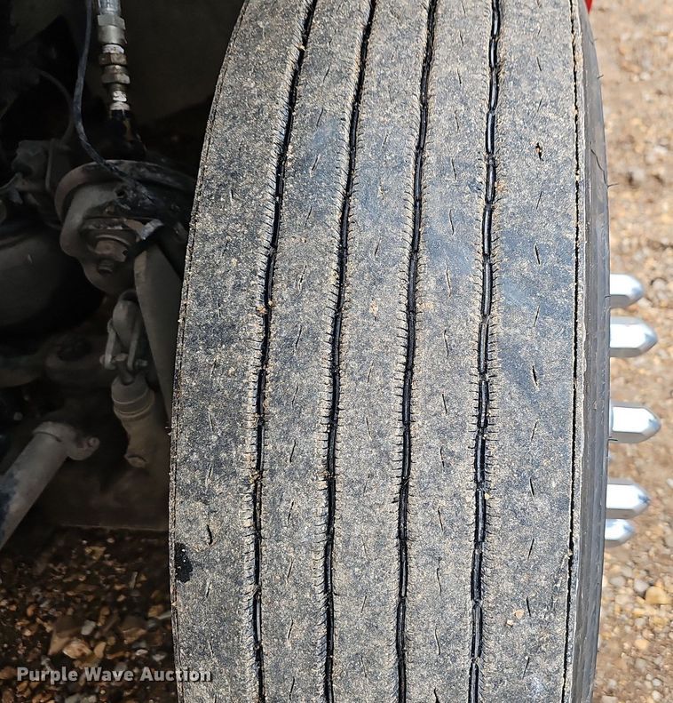 image for item NP9055 2011 Volvo VNL780  semi truck