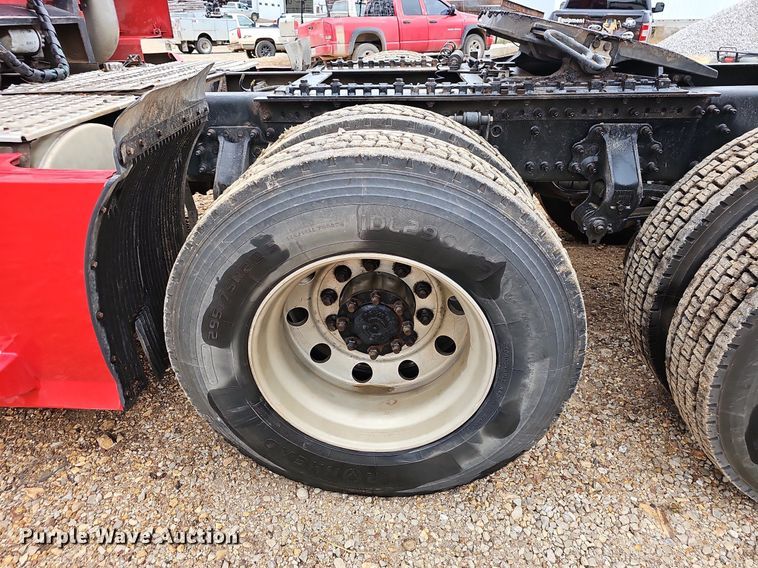 image for item NP9055 2011 Volvo VNL780  semi truck