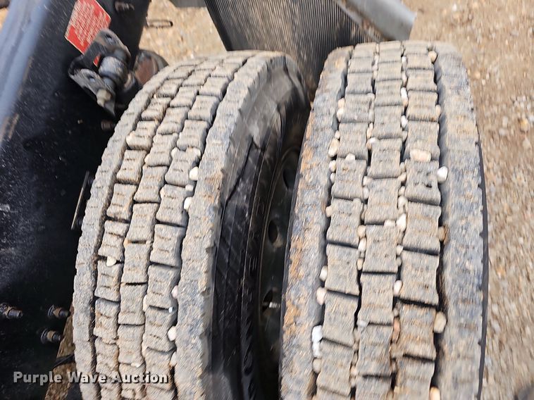 image for item NP9055 2011 Volvo VNL780  semi truck