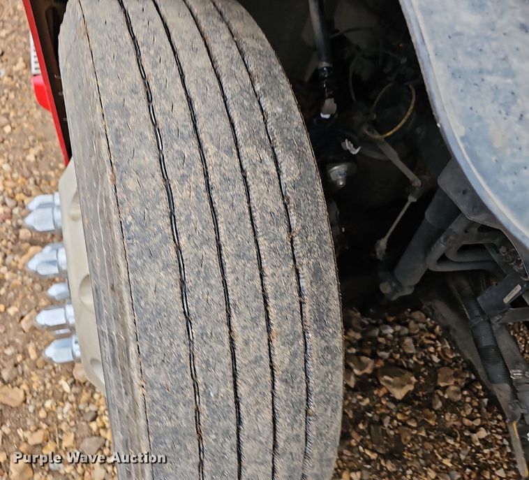 image for item NP9055 2011 Volvo VNL780  semi truck