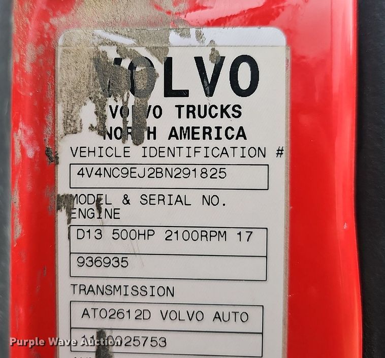 image for item NP9055 2011 Volvo VNL780  semi truck