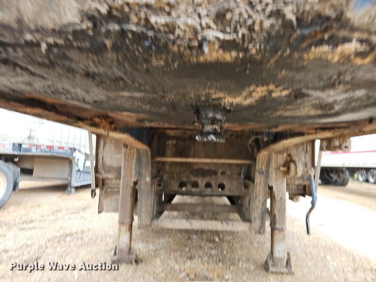 image for item NP9056 2006 Trail King TK70LCS-532  drop deck trailer