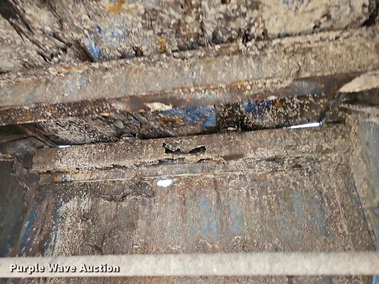 image for item NP9056 2006 Trail King TK70LCS-532  drop deck trailer