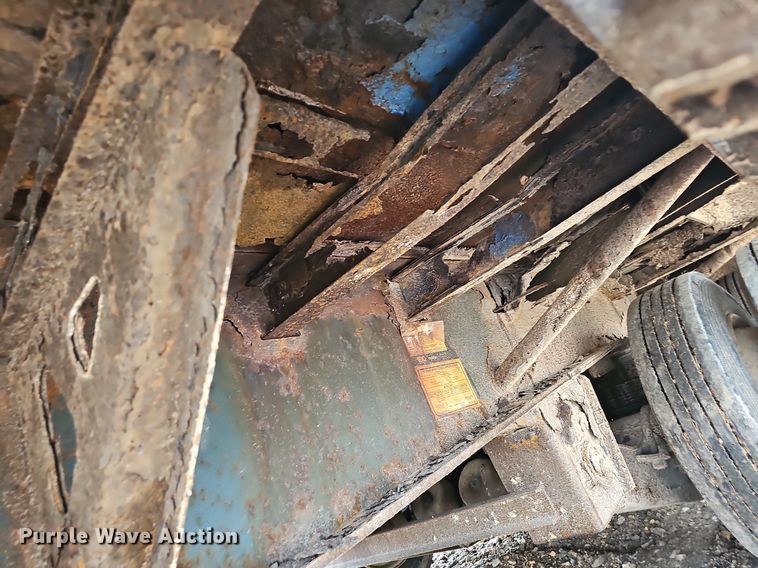 image for item NP9056 2006 Trail King TK70LCS-532  drop deck trailer